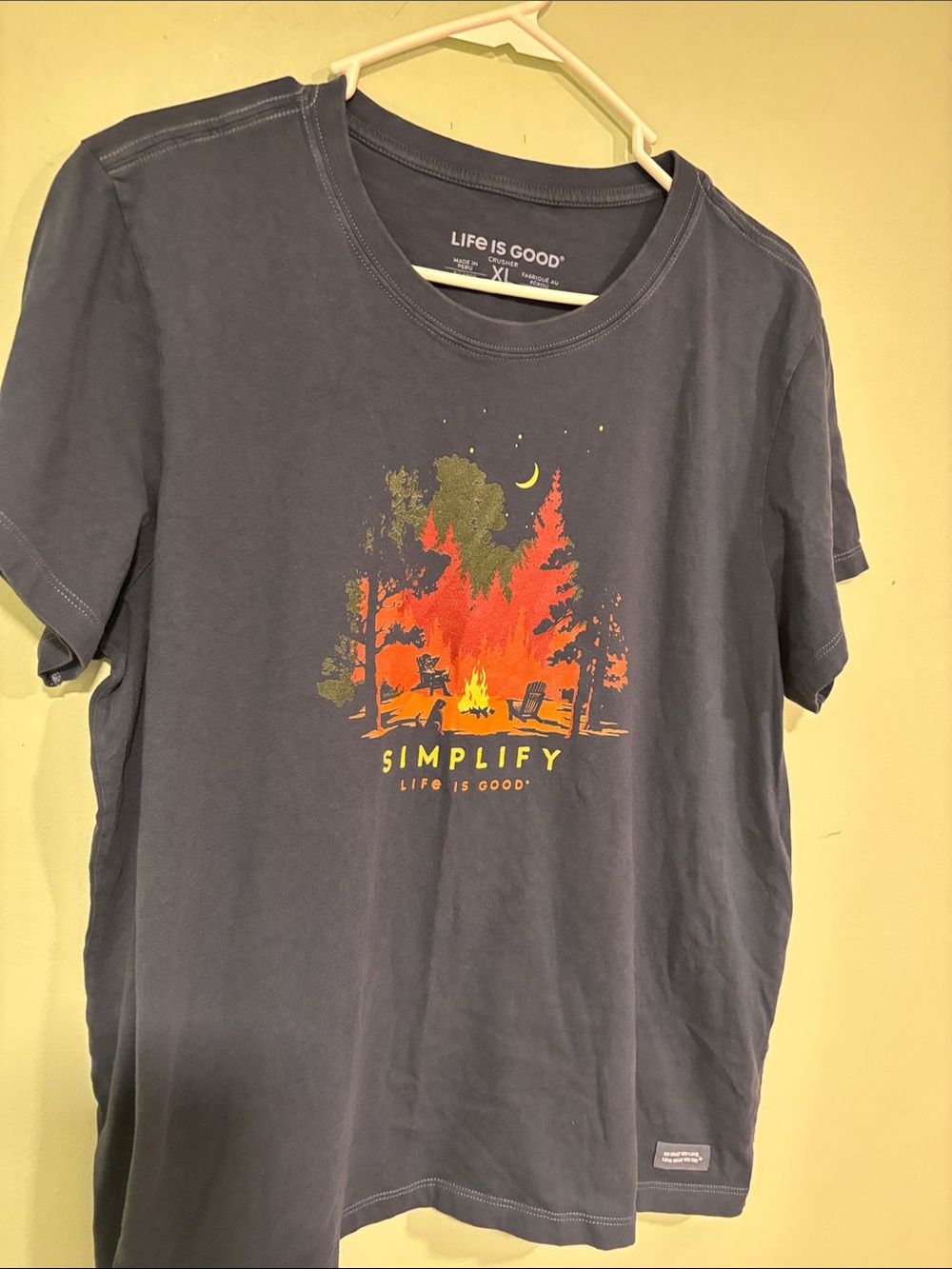 Life Is Good Women’s Simplify Campfire Graphic Tee - Charcoal